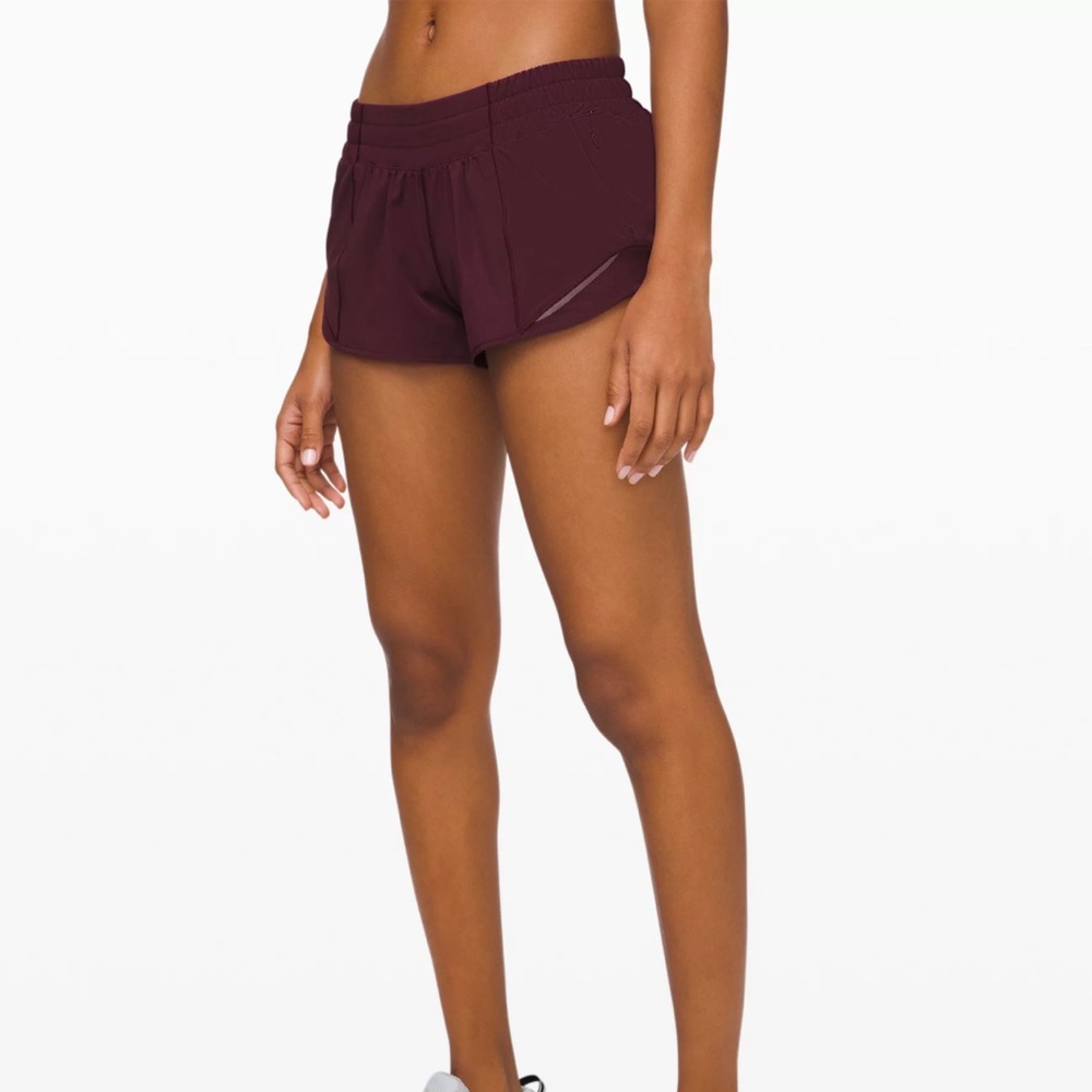 Lululemon size 10 Hotty hot 2.5 inch inseam shorts
